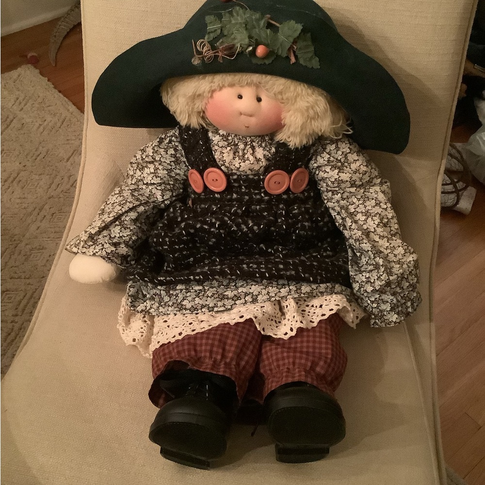 Vintage 1992 little souls Margaret Doll created by artist Gretchen Wilson